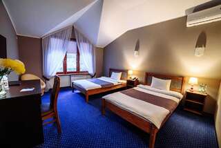 Отель Poseidon Hotel Мариуполь Улучшенный двухместный номер с 2 отдельными кроватями-2
