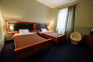 Отель Poseidon Hotel Мариуполь Стандартный двухместный номер с 2 отдельными кроватями-1