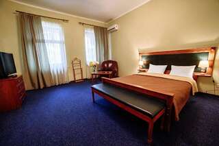 Отель Poseidon Hotel Мариуполь Улучшенный двухместный номер с 1 кроватью-1