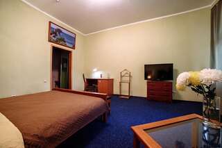 Отель Poseidon Hotel Мариуполь Улучшенный двухместный номер с 1 кроватью-2