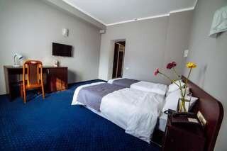 Отель Poseidon Hotel Мариуполь Двухместный номер с 1 кроватью или 2 отдельными кроватями-3